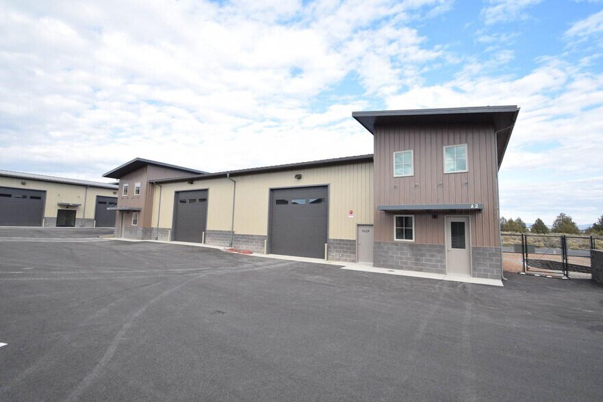 More Photos Of 1051 SW Layton Ct, Prineville Warehouse For Sale