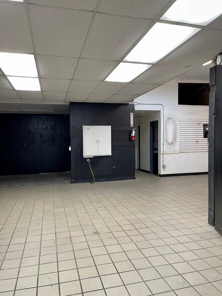 More Photos Of 17007-17009 Hawthorne Blvd, Lawndale Storefront Retail Office For Sale