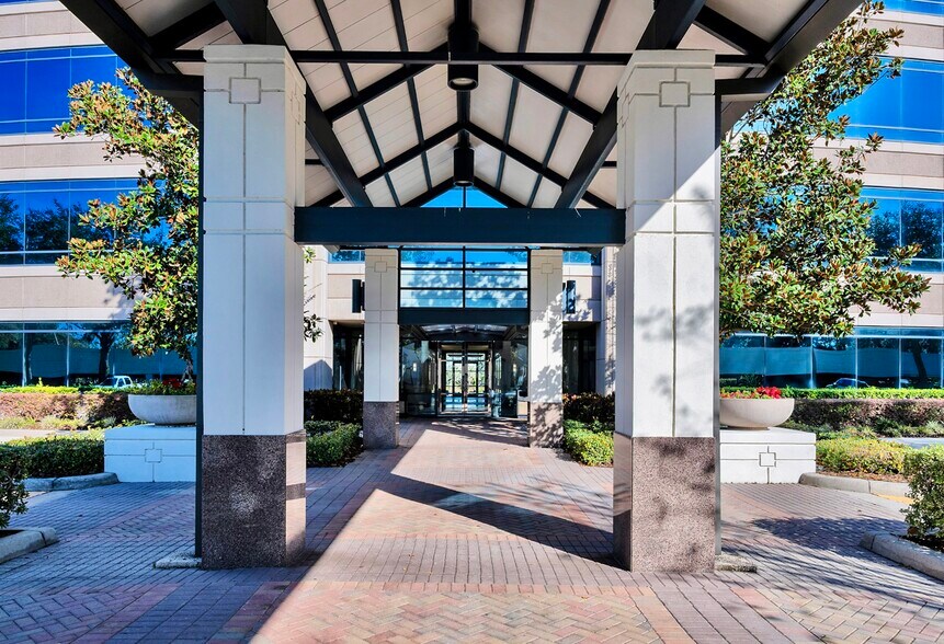 More Photos Of 12802 Tampa Oaks Blvd, Tampa Office For Lease