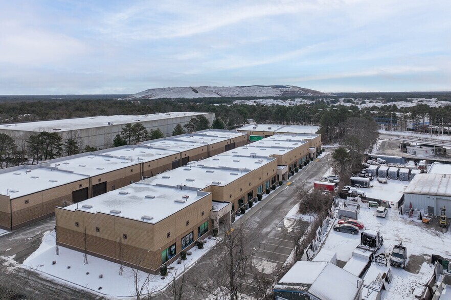 More Photos Of 78 Horseblock Rd, Yaphank Warehouse For Lease