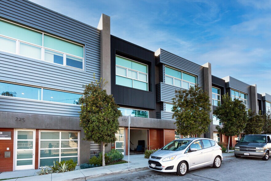 More Photos Of 227 California St, El Segundo Loft Creative Space For Lease