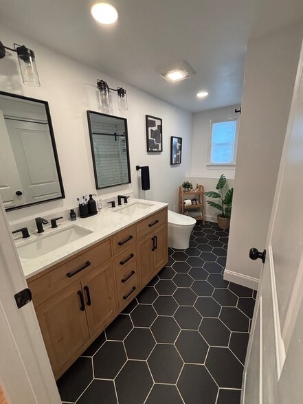 More Photos Of 218 Coggeshall St, New Bedford Storefront Retail Residential For Sale