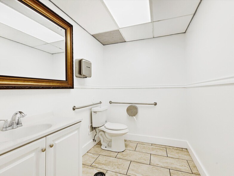 More Photos Of 2203-2215 Gus Thomasson Rd, Dallas Freestanding For Lease