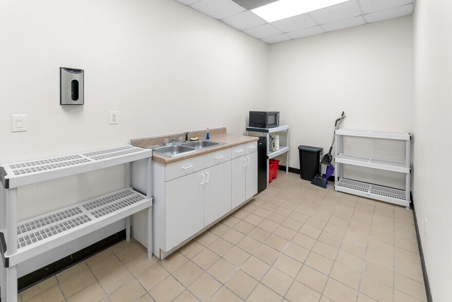 More Photos Of 1306 Heidt Ave, Savannah Office For Lease