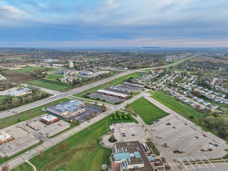 More Photos Of 1545 Associates Dr, Dubuque Office For Sale