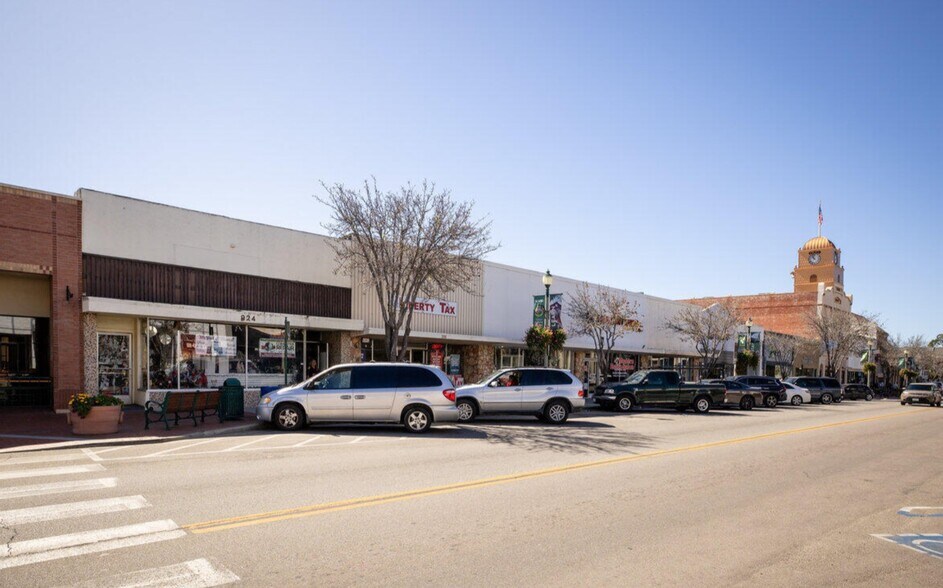 Primary Photo Of 924 E Main St, Santa Paula Storefront For Sale
