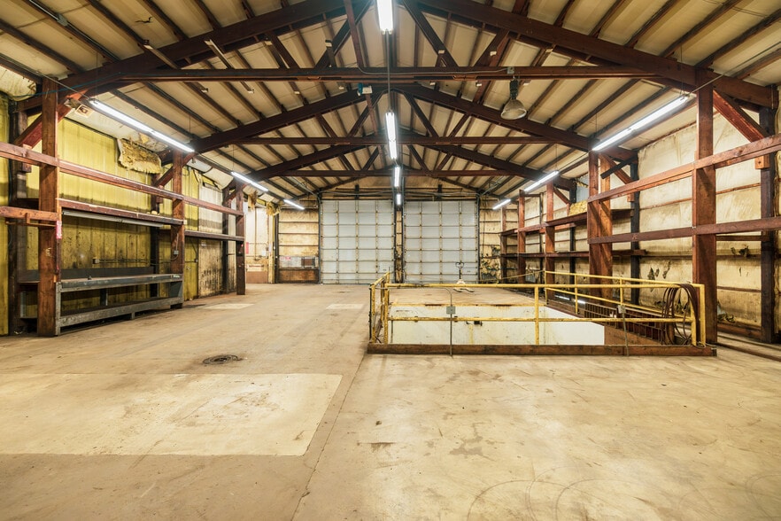 More Photos Of 5709 Barrett Rd, Ferndale Warehouse For Lease