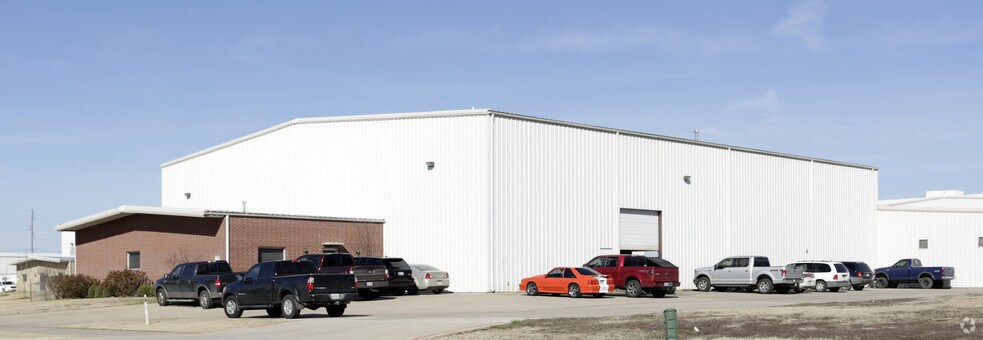 More Photos Of 3621 Shelby Ln, Denton Manufacturing For Lease