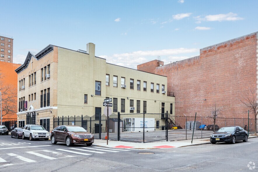 More Photos Of 860 FOREST Ave, Bronx Schools For Lease