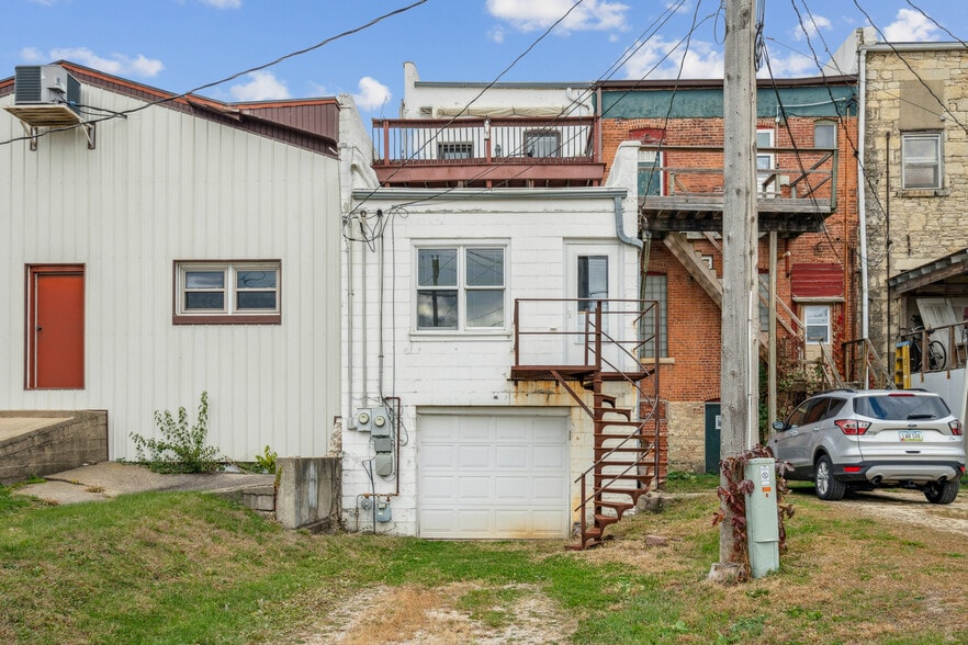 More Photos Of 118 W Mission St, Strawberry Point Loft Creative Space For Lease