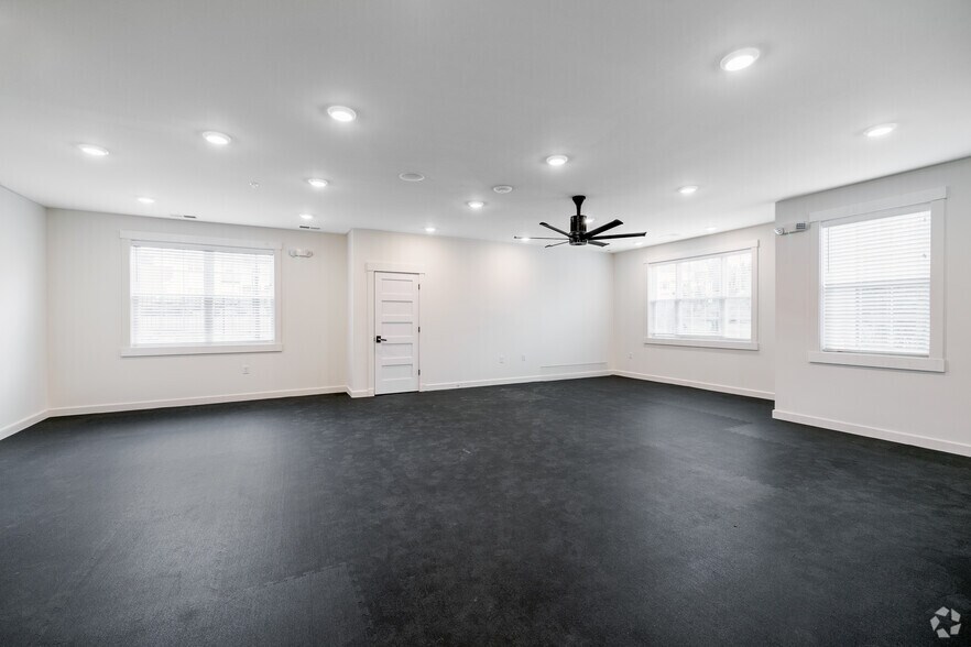 More Photos Of 41 Wttr Ln, Westminster Apartments For Sale