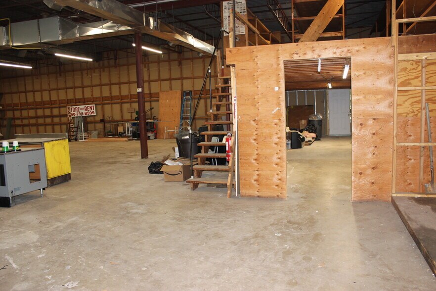 More Photos Of 969-979 Meriden Waterbury Tpke, Plantsville Freestanding For Lease