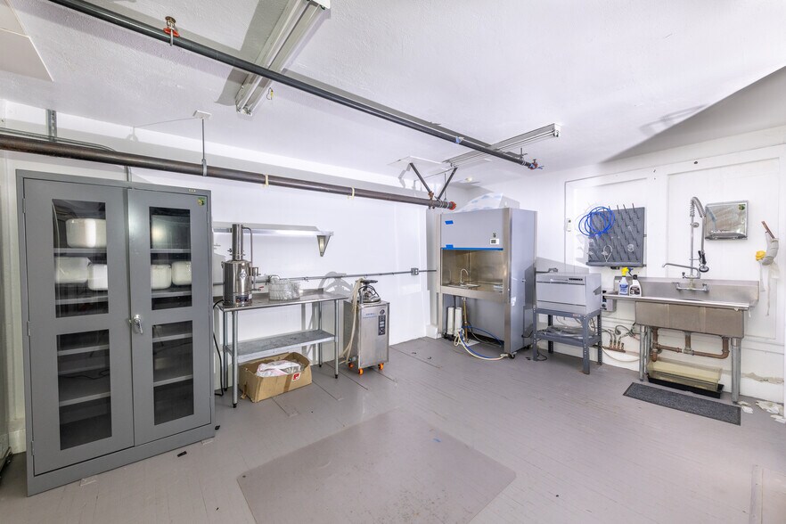 More Photos Of 197 E Jefferson Blvd, Los Angeles Warehouse For Sale