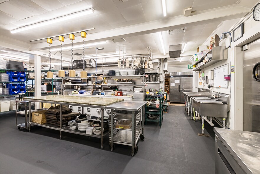 More Photos Of 290 Montauk Hwy, East Hampton Restaurant For Sale