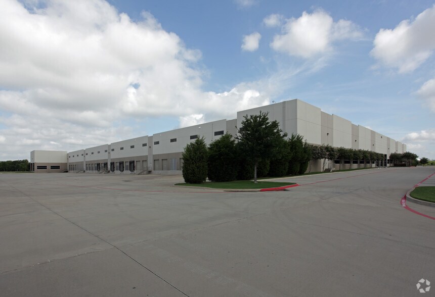 Primary Photo Of 1011 N 28th Ave, Dfw Airport Distribution For Lease