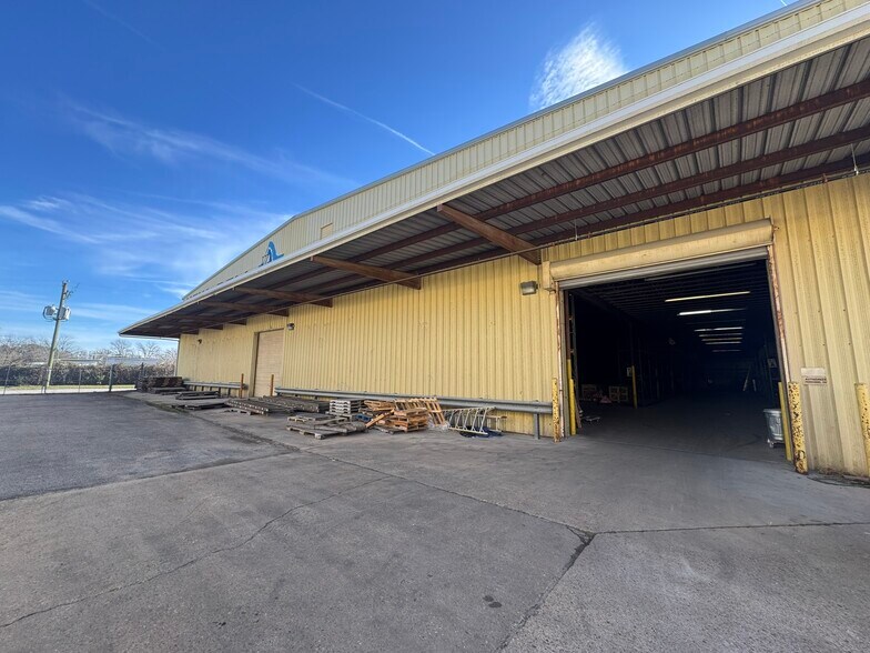 More Photos Of 3489 Westminster Ave, Norfolk Warehouse For Lease