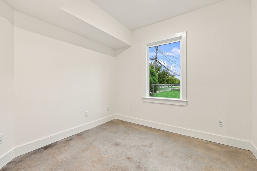 More Photos Of 112 Buckroe Ave, Hampton Storefront Retail Residential For Sale