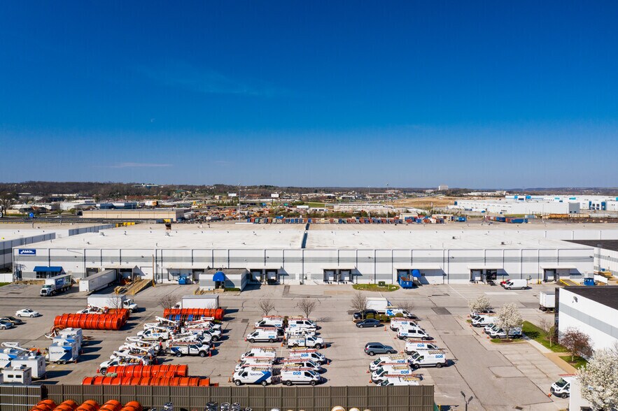 More Photos Of 2012 Corporate 44 Dr, Fenton Unknown For Lease