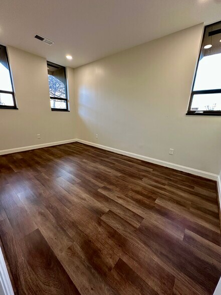 More Photos Of 1301 W Wendover Ave, Greensboro Medical For Sale