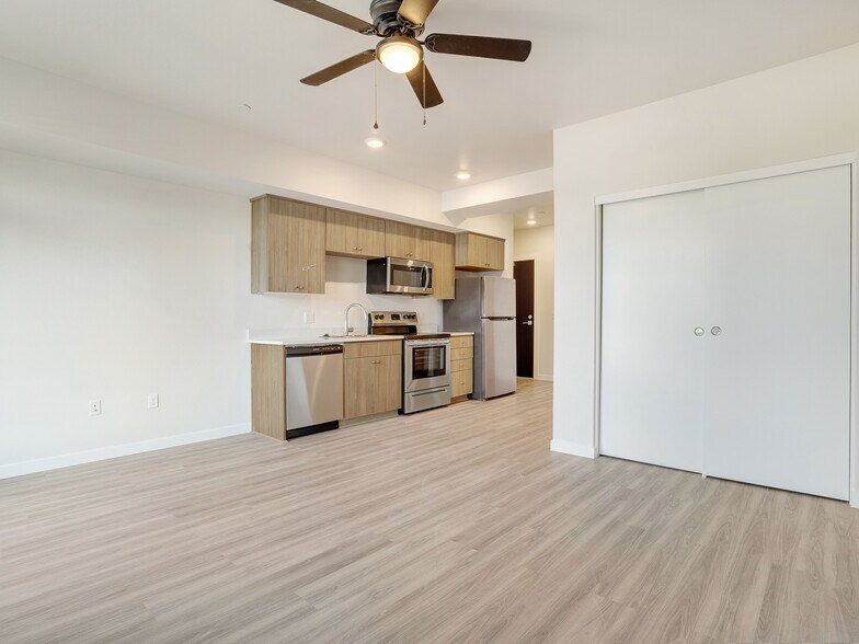 More Photos Of 4780 SE Belmont St, Portland Storefront Retail Residential For Lease