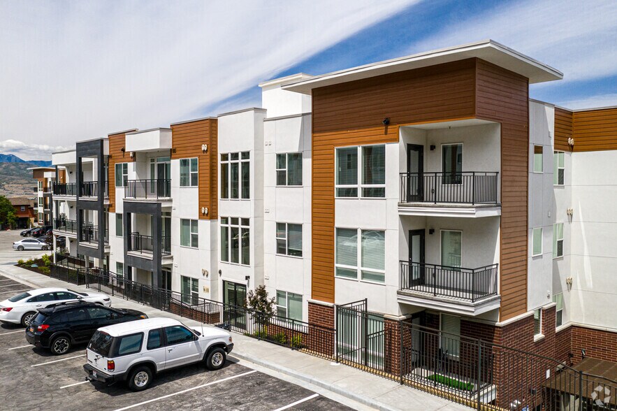 Primary Photo Of 14747 S Draper Pointe Way, Draper Apartments For Lease