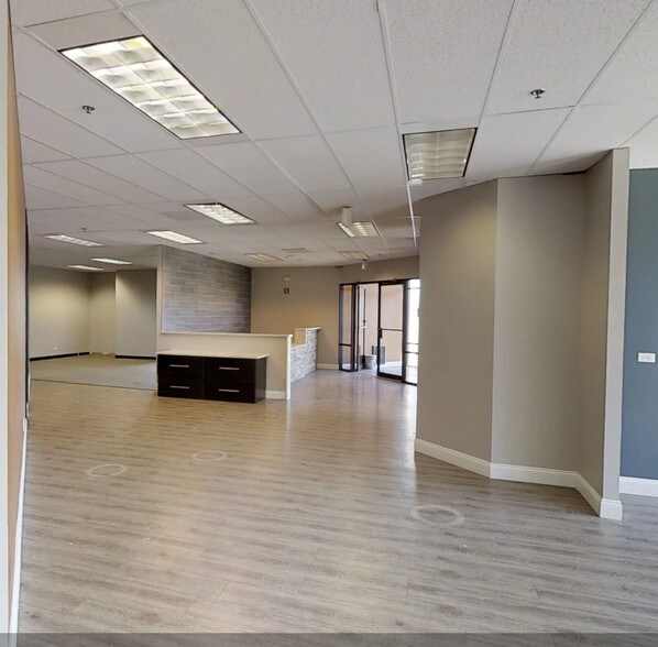 Primary Photo Of 3100 W Higgins Rd, Hoffman Estates Medical For Lease