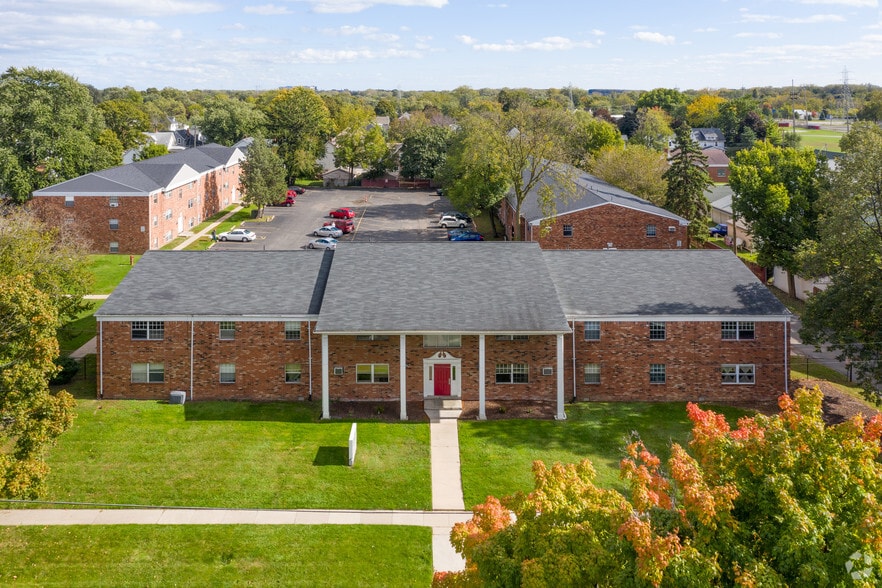 More Photos Of 725 Washington St, Monroe Apartments For Sale