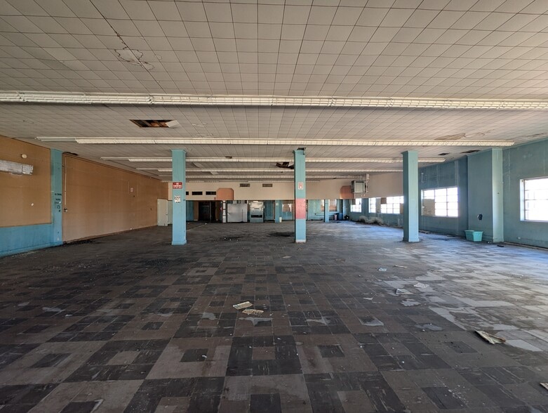 More Photos Of 715 Orleans St, Beaumont Office For Sale