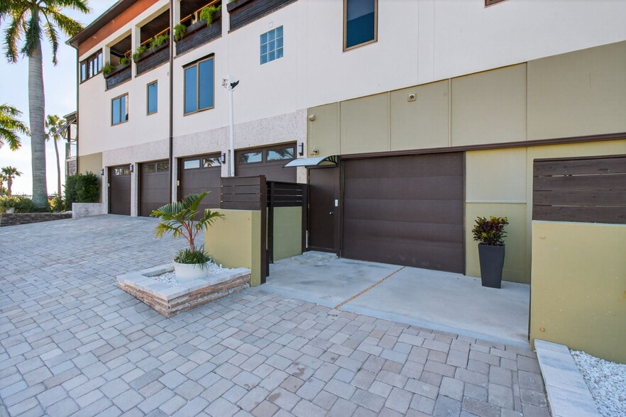 More Photos Of 5657 Shore S blvd, Gulfport Specialty For Sale