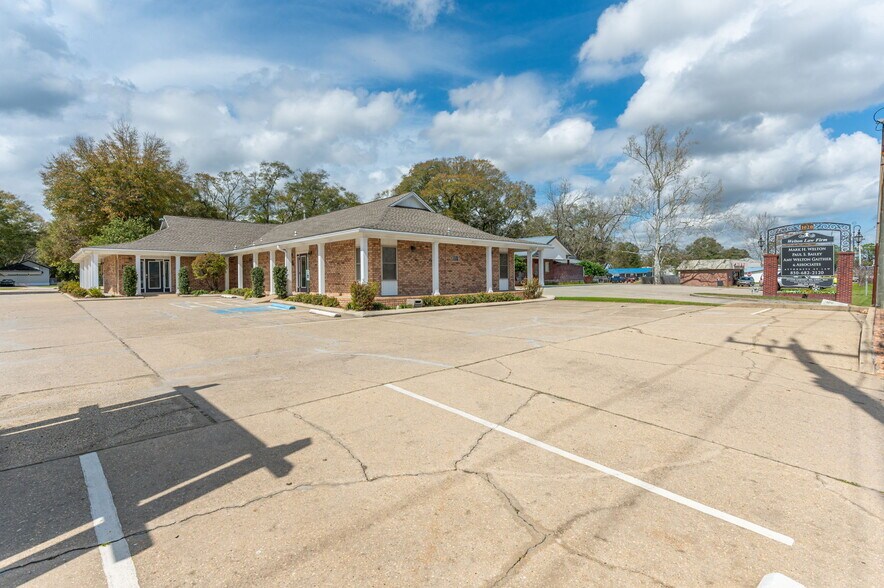 More Photos Of 1078 S Ferdon Blvd, Crestview Medical For Sale