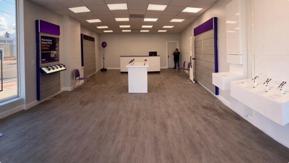 More Photos Of 204- 214 Broadway, Amityville General Retail For Sale