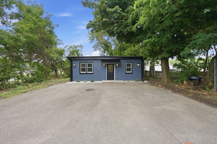 More Photos Of 25 Agawam Shopping Ct, Agawam Office For Sale