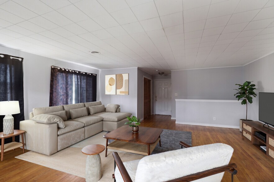 More Photos Of 23589-23593 Van Born Rd, Taylor Freestanding For Sale