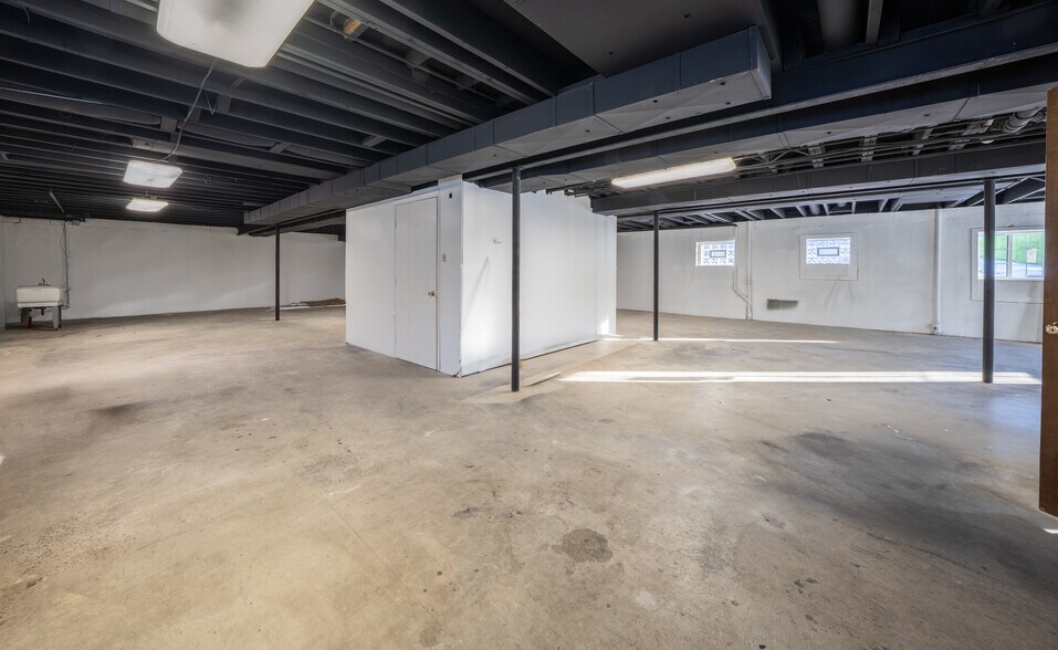 More Photos Of 1095 W Huron St, Waterford Medical For Lease