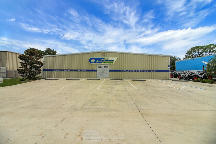 More Photos Of 1818 Greenleaf Ln, Leesburg Warehouse For Sale