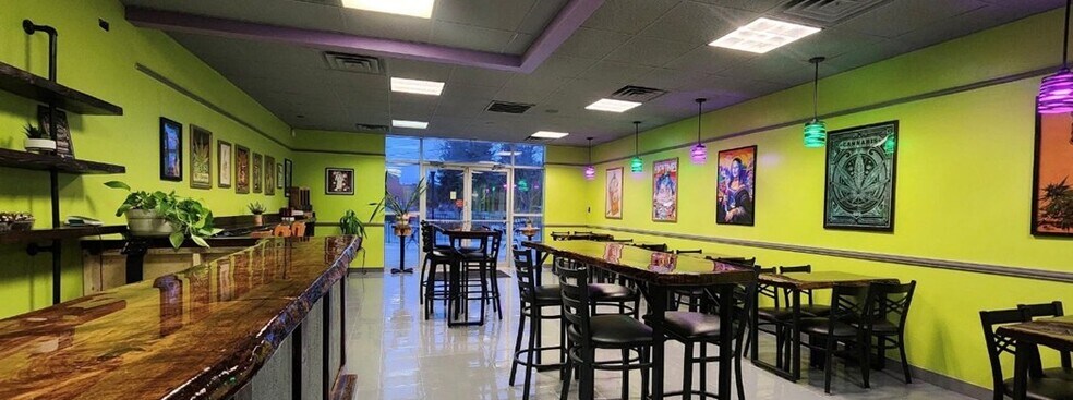 More Photos Of 8433-8457 Seneca Tpke, New Hartford Storefront For Lease