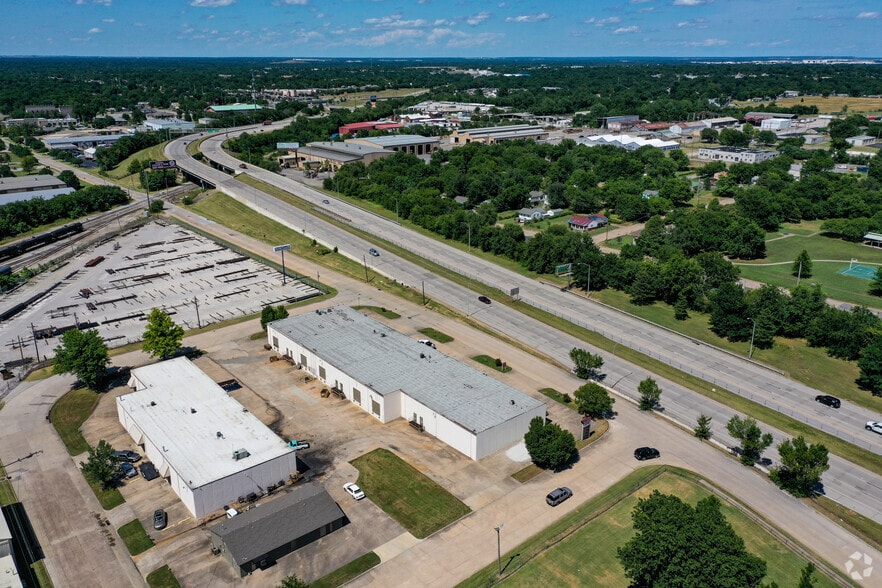 More Photos Of 1024 N Lansing Ave, Tulsa Warehouse For Lease