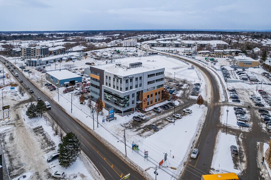 More Photos Of 20845 Ch De La Côte N, Boisbriand Office For Lease