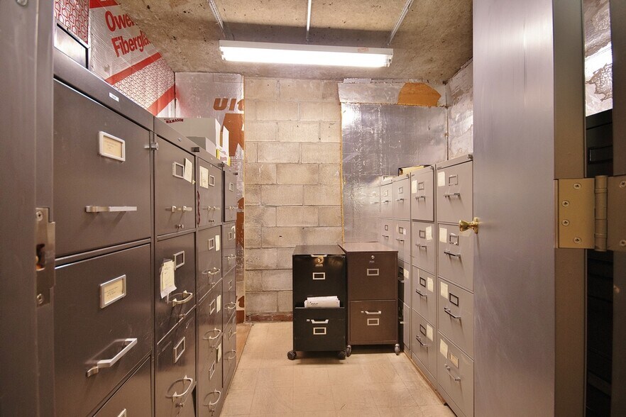 More Photos Of 24 Sands Station Rd, Middletown Freestanding For Sale