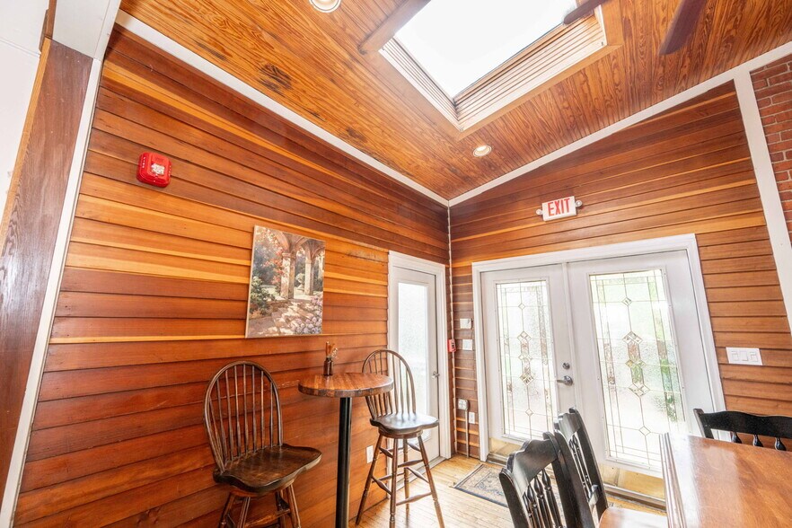 More Photos Of 2015 Madison rd, Cincinnati Storefront Retail Residential For Lease