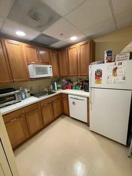 More Photos Of 804 Pershing Dr, Silver Spring Medical For Sale