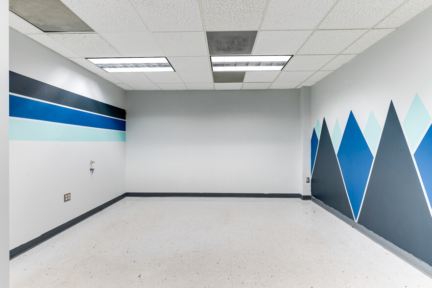 More Photos Of 8917 Fargo Rd, Richmond Office For Lease