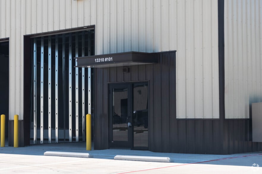 More Photos Of 13310-13380 Telge Rd, Cypress Unknown For Lease