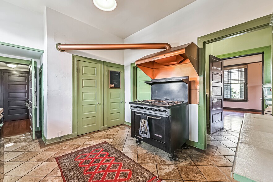More Photos Of 2911 Broadway St, Galveston Office For Sale