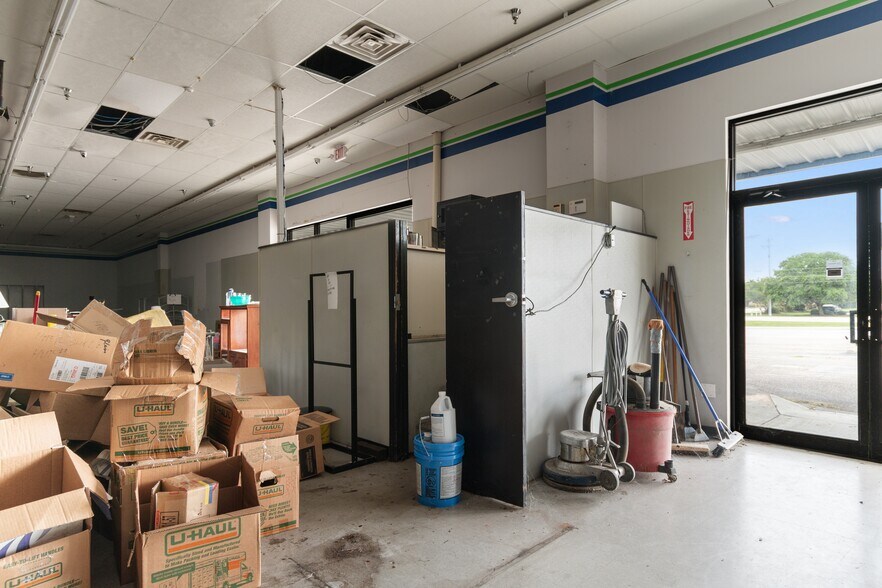 More Photos Of 480 Nelson Blvd, Kingstree Department Store For Sale