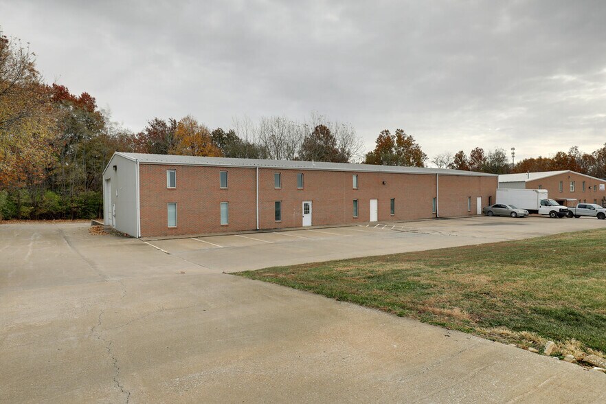 More Photos Of 2414 W Schneidman Dr, Quincy Industrial For Lease