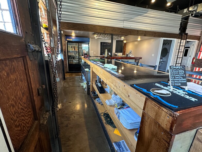 More Photos Of 105 S 3rd St, Rogers Restaurant For Lease