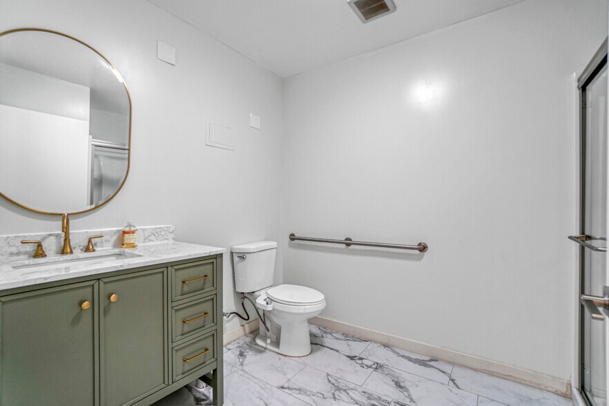 More Photos Of 177 Culver Blvd, Playa Del Rey Storefront For Lease