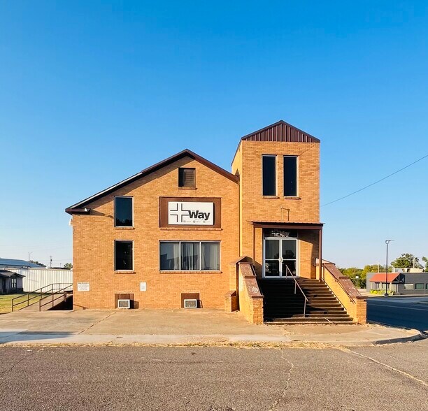 Primary Photo Of 104 W Walnut Ave, Seminole Religious Facility For Sale