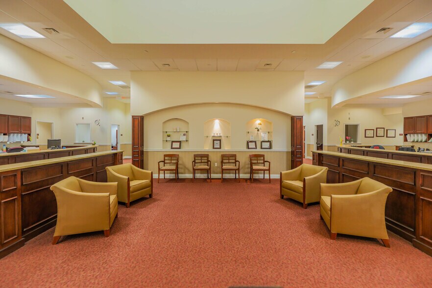 More Photos Of 9090 Park Royal Dr, Fort Myers Medical For Lease